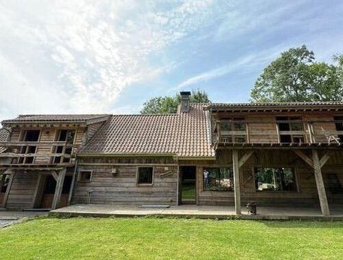                                         Villa te koop in Mourcourt, € 650.000
